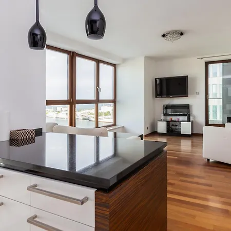 Sea Towers Luxury דירה *